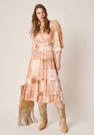 Alma en Pena Jurk - melocotón