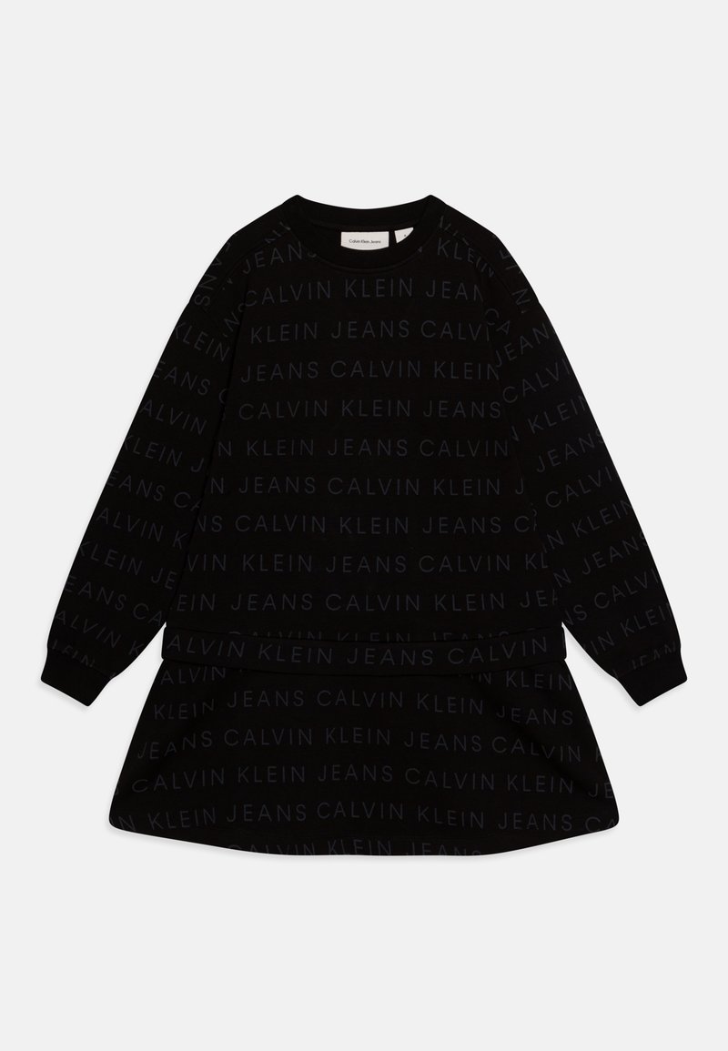 Robe noire à manches longues avec motif texte répété « Calvin Klein Jeans » et col rond.