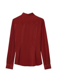 Camicia rossa a maniche lunghe realizzata in tessuto liscio, con colletto a punta e polsini abbottonati, dotata di un semplice design sul retro e senza motivi visibili.