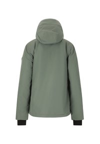 Grön vattentät jacka med huva, med en slät yta, svarta elastiska manschetter och minimala sömmar. Bakvy; inga synliga knäppningar.