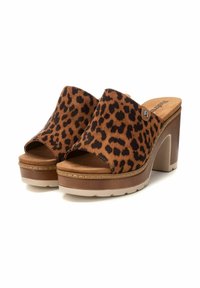 Sandalias de plataforma con estampado de leopardo y tacón grueso marrón, textura suave similar al ante y diseño de punta abierta para una mejor transpirabilidad.