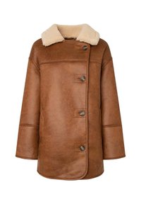 Brun fuskpälsjacka med krämfärgad fårskinnskrage, med frontknäppning och vida ärmar, slät textur och rundad nederkant.