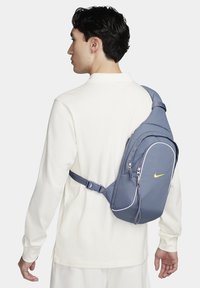Nike Sportswear SPORTSWEAR ESSENTIALS - Marsupio - ashen slate/white/lt laser orange