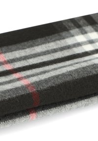 Wełniany koc w kratę z szarymi, białymi i czerwonymi wzorami, o miękkiej teksturze, złożony starannie z gładkim brzegiem.