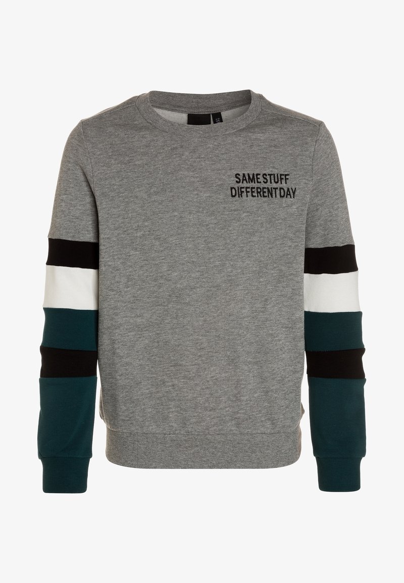 Sweatshirt gris à col rond, avec le texte "LA MÊME CHOSE UNE JOURNÉE DIFFÉRENTE". Les manches longues sont ornées de rayures noires, blanches et teal. Matériau en mélange de coton.