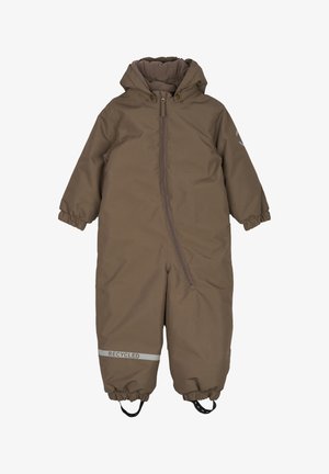 Mono de nieve acolchado marrón con cremallera frontal, puños elásticos y capucha. Detalle reflectante "RECICLADO" en la parte inferior. Textura de tela lisa.