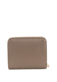 Portafoglio in pelle con zip di colore taupe, forma rettangolare e texture liscia. Presenta cuciture a contrasto e una chiusura a zip in metallo color oro.