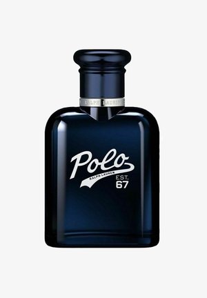 Tumma sininen Ralph Lauren Polo -hajustepullo, jossa on näkyvä valkoinen brändäys, jossa lukee "Polo" ja "EST. 67" etupuolella.