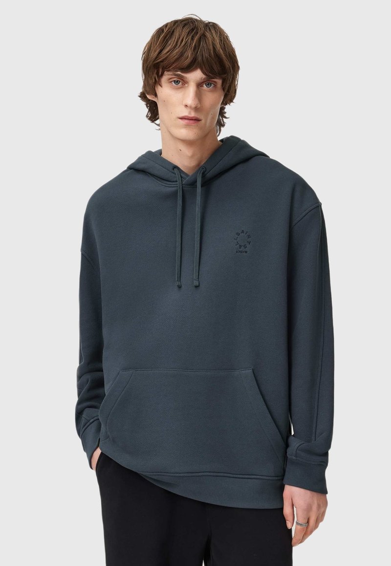 Grafitová mikina s kapucí vyrobená z texturované tkaniny, s klokaní kapsou a šňůrkami. Malý potisk loga na levé horní části hrudi.