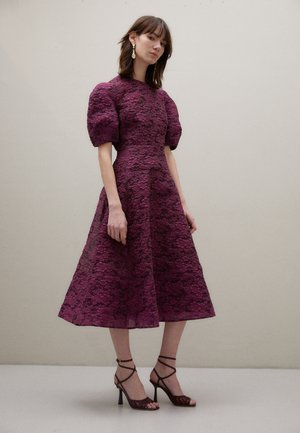 Erdem SHORT SLEEVE WAISTED MIDI DRESS WITH VOLUME SKIRT - Cocktailkjole / festkjole - berry
