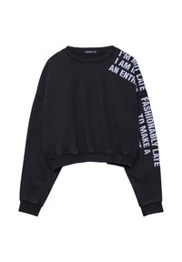 Felpa nera corta in misto cotone, con maniche lunghe, scollo rotondo e testo bianco lungo la manica sinistra.