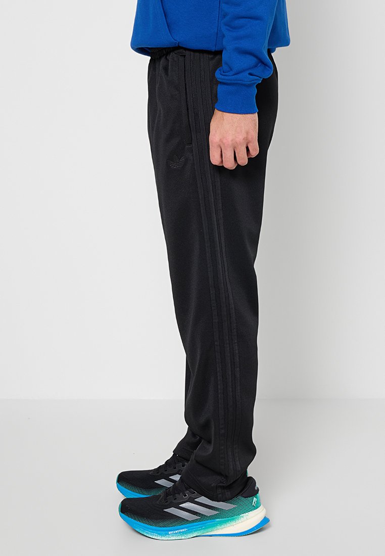 REGULAR FIT