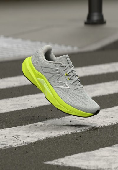 New Balance FUELCELL PROPEL V5