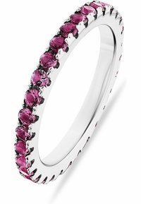 Bague en argent ornée d'une rangée continue de petites pierres précieuses rondes roses tout autour de l'anneau.
