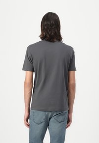 TOM TAILOR DENIM Marškinėliai su spaudiniu - ash grey