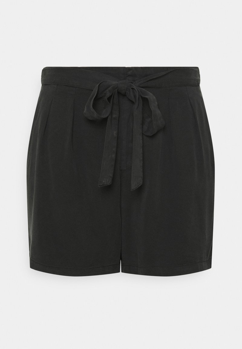 Zwarte high-waist shorts met een vastgebonden stoffen riem aan de voorkant en subtiele plooien aan de zijkanten op een effen achtergrond.