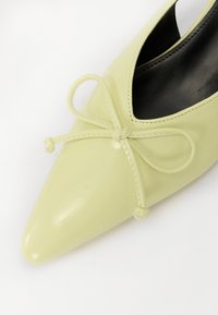 Thumbnail Image 7