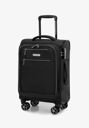 Valise noire à roulettes avec une finition en tissu texturé, plusieurs poches zippées et une poignée rétractable. Dispose de quatre roues pivotantes pour la mobilité.