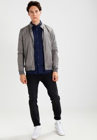 Jack & Jones JORGAVIN SLIM FIT - Camisa - navy blazer