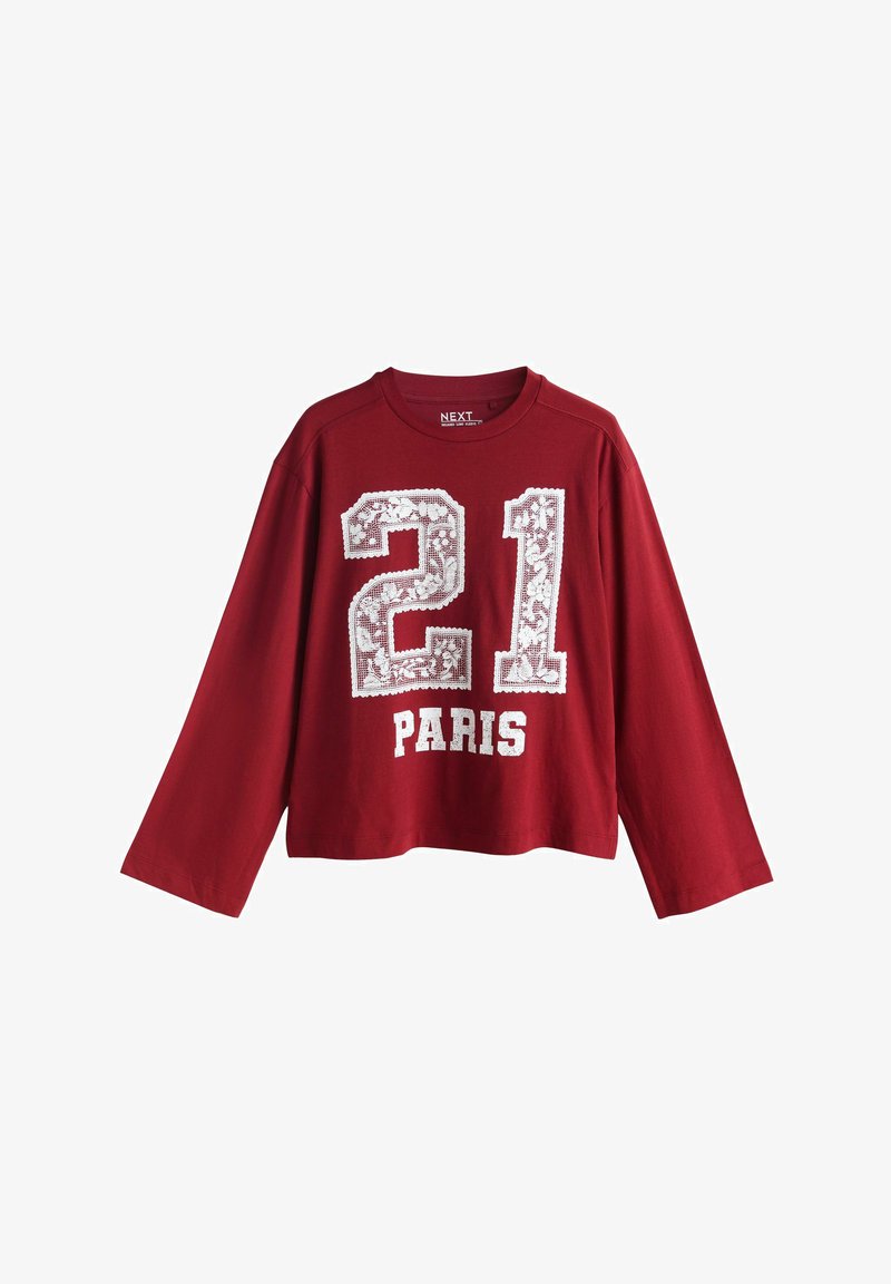 Raudonas ilgomis rankovėmis marškinėliai su laisvu siluetu, dekoruoti baltomis žvynelių "21" ir "PARIS" užrašais. Pagaminti iš medvilnės, turi lygų paviršių.