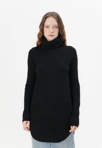 Maglione a collo alto di colore nero realizzato in tessuto lavorato a maglia, con maniche lunghe, una vestibilità comoda e un orlo curvo. Nessun motivo o dettaglio particolare.