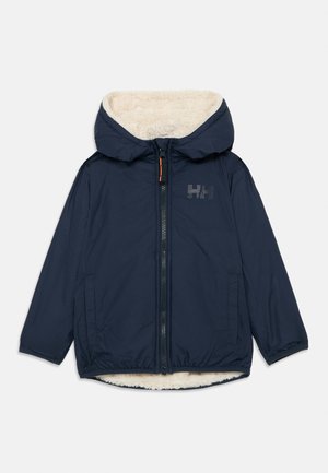 Veste à capuche bleu marine avec fermeture éclair à l'avant, deux poches latérales et doublure polaire beige visible à la capuche et à l'ourlet.