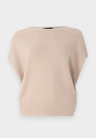Pleteni top v mehki bež barvi z sproščenim krojem, širokim izrezom in kratkimi rokavi. Ima gladko teksturo in subtilen rebrast vzorec.