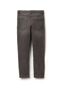 Jeans skinny de denim gris con una cintura de altura media, que cuentan con dos bolsillos traseros y sutiles detalles de costura. Textura suave con una forma ajustada.