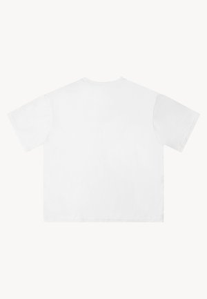 Effen wit T-shirt met korte mouwen plat neergelegd, waarbij de achterkant met een ronde halslijn op een witte achtergrond te zien is.