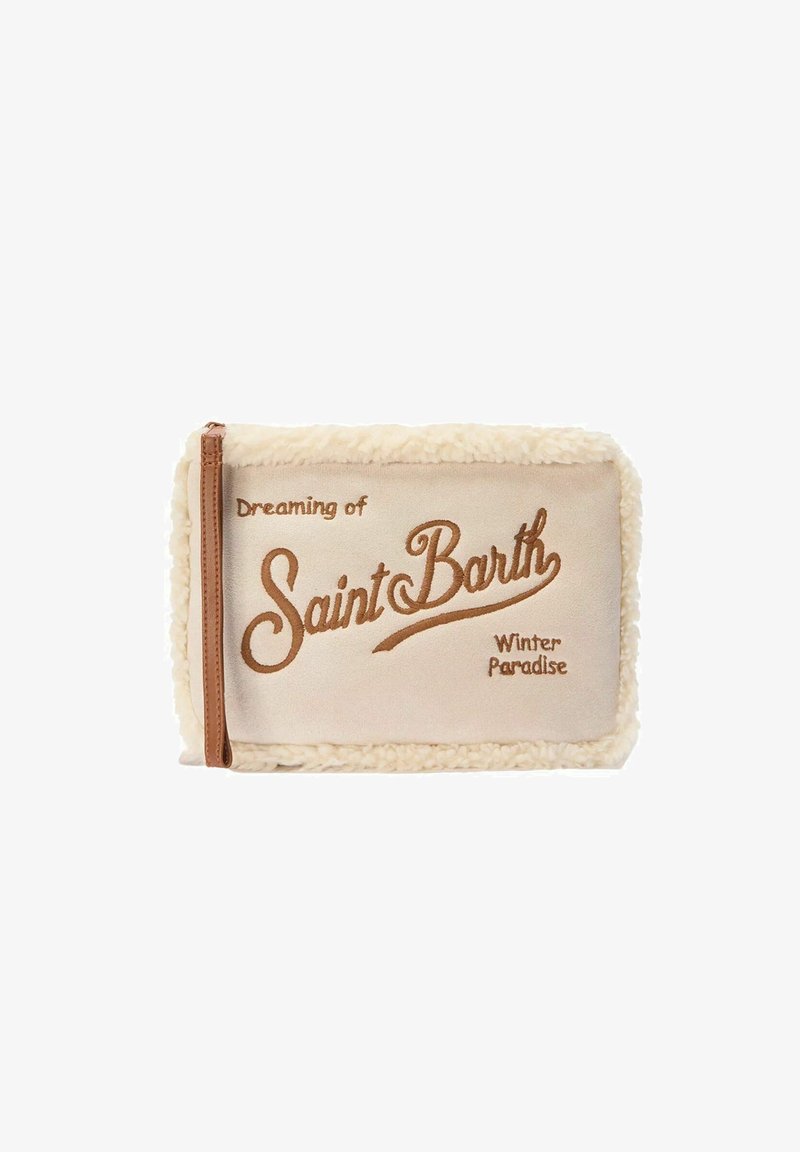 Borsa in tessuto morbido color crema con testo ricamato marrone che recita "Sognando il Paradiso Invernale di Saint Barth" e una zipper color beige.
