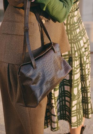 BALAGAN, ENVELOPE - Bolso de mano - brown croco