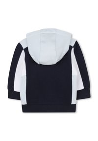 Dziecięca bluza z kapturem w granatowe, jasnoniebieskie i białe bloki kolorów, pokazana z tyłu, z kapturem i długimi rękawami.