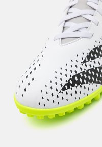 adidas Performance PREDATOR - Scarpe da calcio per terreni sintetici - footwear white/core black/lucid lemon