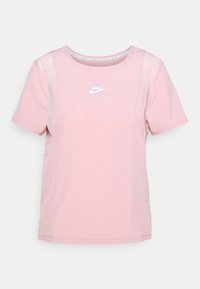 Camiseta deportiva de manga corta Nike Air en un rosa claro, con cuello redondo y paneles de malla sutiles a los lados, logo frontal en blanco.