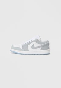 AIR JORDAN 1 LOW - Sapatilhas - white/wolf grey/aluminum-coloured