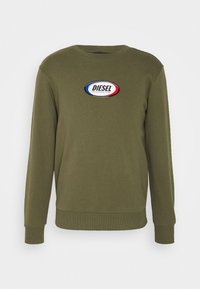 Felpa verde oliva con polsini e orlo a costine. Presenta un logo ovale prominente in bianco, rosso e blu con il testo "DIESEL." Tessuto morbido.