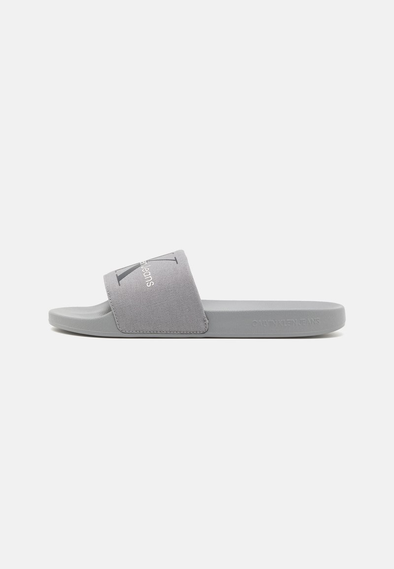 Calvin Klein Jeans - SLIDE MONOGRAM  - Sandalias planas - formal grey/mushroom, Ampliar