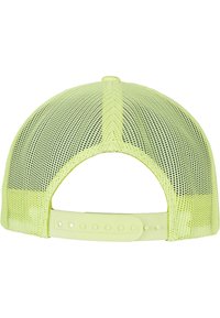 Neon gul hat med mesh bag, solid plastisk stroplukning og en afrundet kroneform, der har en central søm og ventilationshuller.
