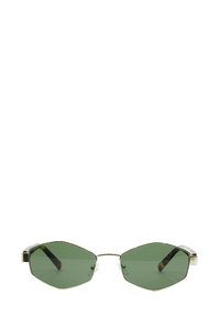Occhiali da sole ottagonali con tonalità verde, dotati di una sottile montatura in argento e dettagli in plastica trasparente sulle aste. Ideali per un look moderno e alla moda.