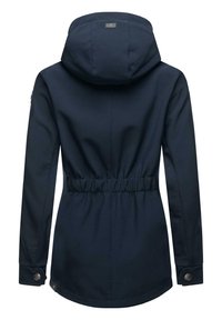 Zilā jaka ar auklu viduklī, kapuci un pogām uz piedurknēm. Gluda auduma, ar elegantu dizainu un minimālistisku stilu.