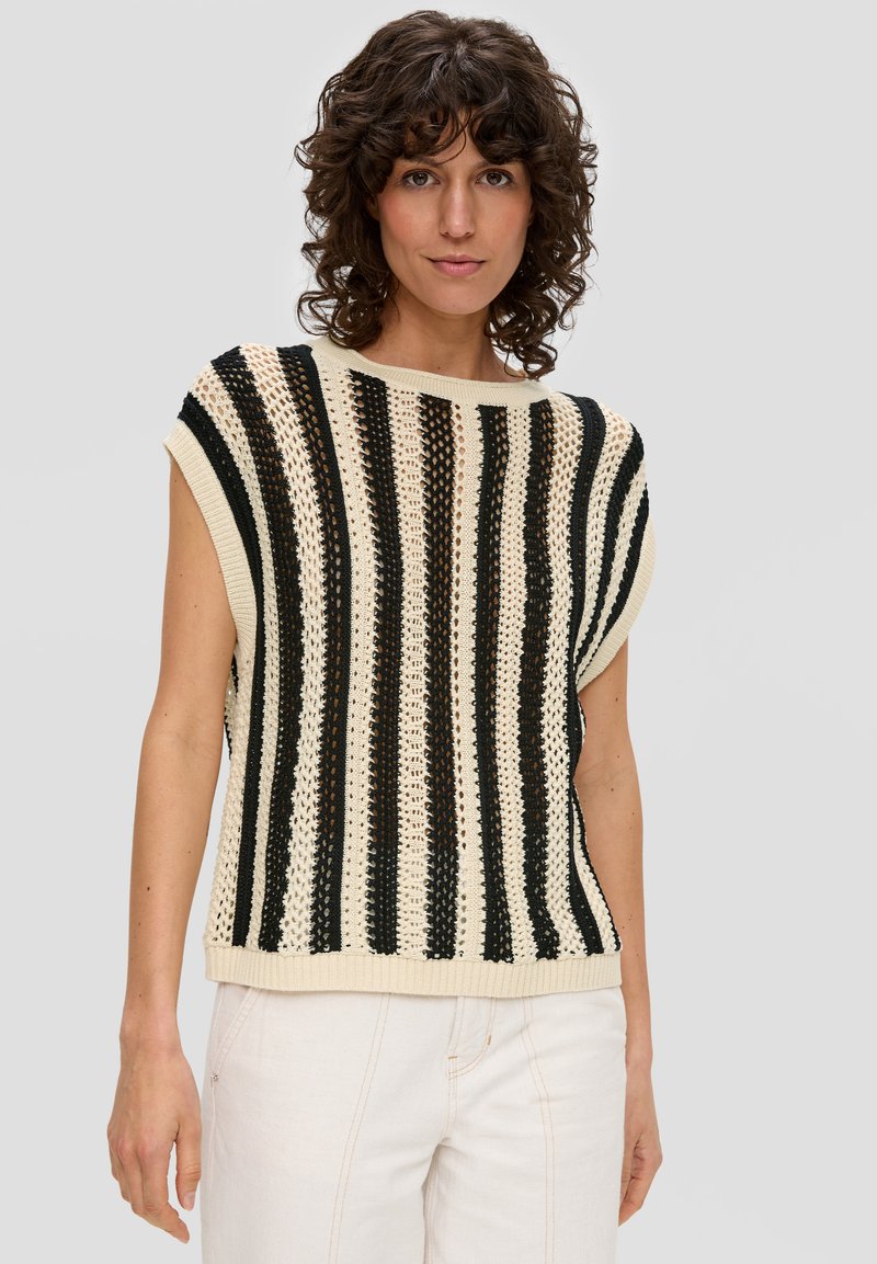 s.Oliver MIT AJOURMUSTER - T-shirt print - schwarz