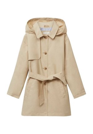 Manteau beige avec capuche, fermeture à boutons et ceinture. Comprend des manches longues et une poche poitrine. Fabriqué à partir d'un tissu durable avec une texture lisse.