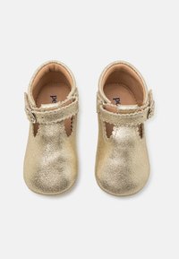 Petit Nord Copenhagen BABY SCALLOP T-BAR UNISEX - Tøfler - goldie