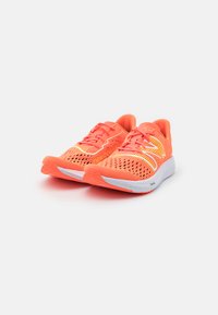 New Balance FUELCELL SUPERCOMP PACER - Zapatillas para caminar - neon dragonfly