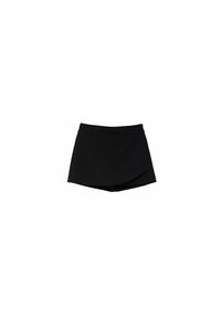 Zwarte asymmetrische mini skort met overlappend voorpaneel, platte tailleband en verborgen zijknop.