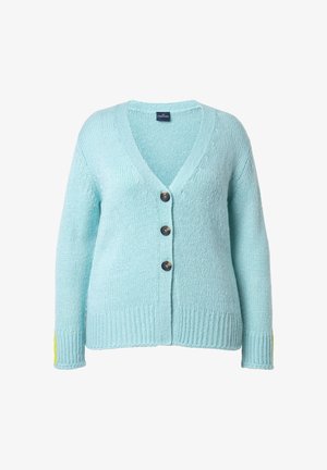 Cardigan azzurro chiaro lavorato a maglia con scollo a V, tre bottoni marroni e polsini a coste con accenti gialli sui bordi delle maniche.