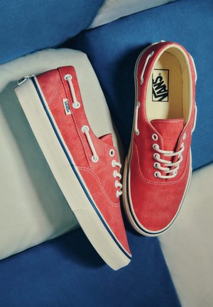 Vans AUTHENTIC - Náuticos - medium red