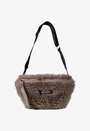 Futrzana, brązowa torba na ramię z zamkiem błyskawicznym, regulowanym czarnym paskiem i etykietą z napisem "10 DNI." Miękka tekstura i zaokrąglony kształt.