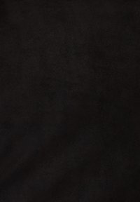 Schwarzer Wildlederstoff mit weicher Textur, der eine gleichmäßige Oberfläche ohne sichtbare Muster oder Hardware aufweist.