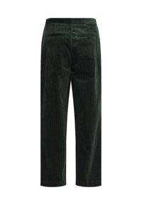 Pantalon en velours côtelé vert foncé vu de dos avec deux poches passepoilées boutonnées et coupe droite.
